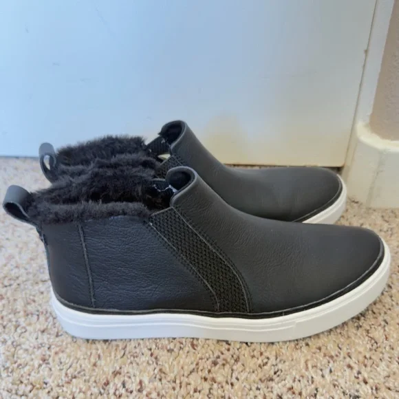 NWOT! Toms Women’s Bryce Pull-On Leather Sneakers Style Boots Size 8 Black - Picture 6 of 9